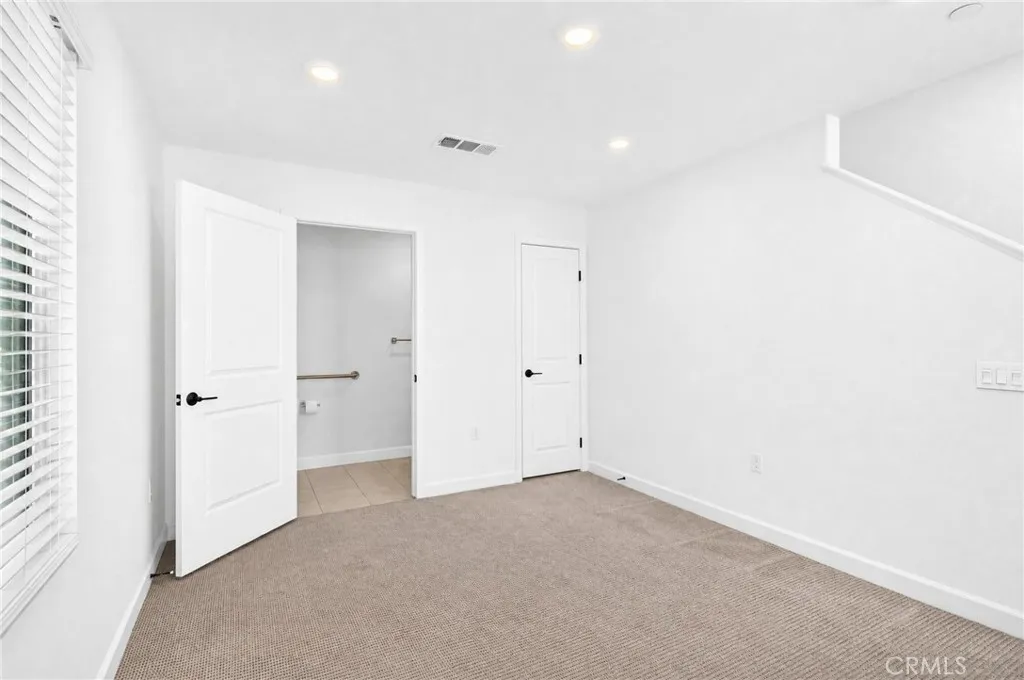 https://cdn.realtyfeed.com/cdn/127/306782625/c5c9ee7fb43b167e10892b8abbb2dd59.webp
