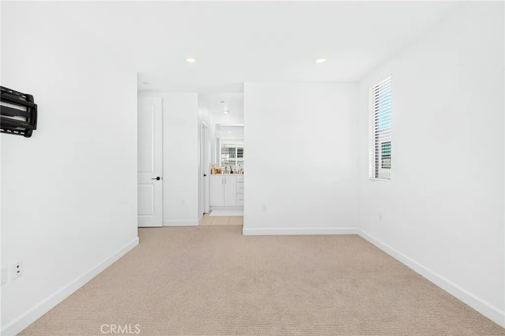 https://cdn.realtyfeed.com/cdn/127/306782625/c5ea1b19fae398b4f7756192af65c053.webp