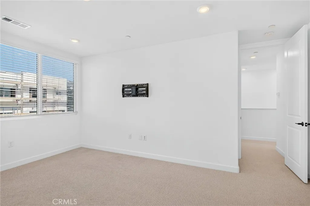 https://cdn.realtyfeed.com/cdn/127/306782625/cb16a9369db9d0c15808344be6a3c92a.webp