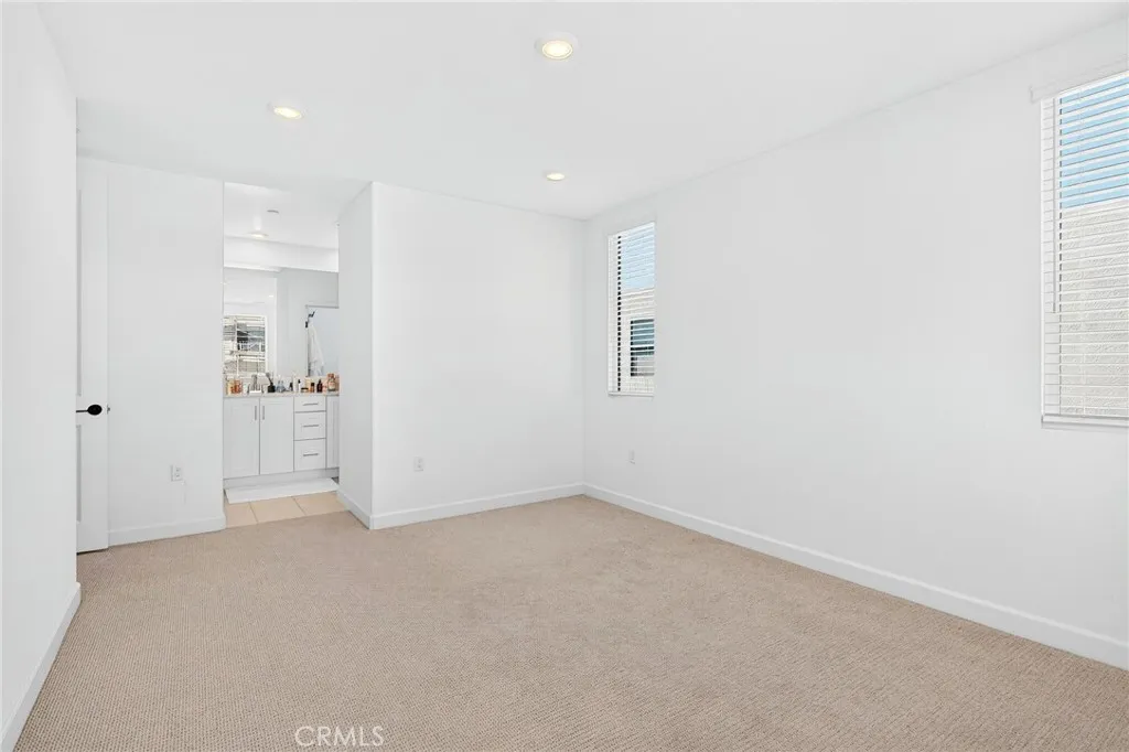 https://cdn.realtyfeed.com/cdn/127/306782625/e4e9bf7f81d241160788cdc75ae4398a.webp