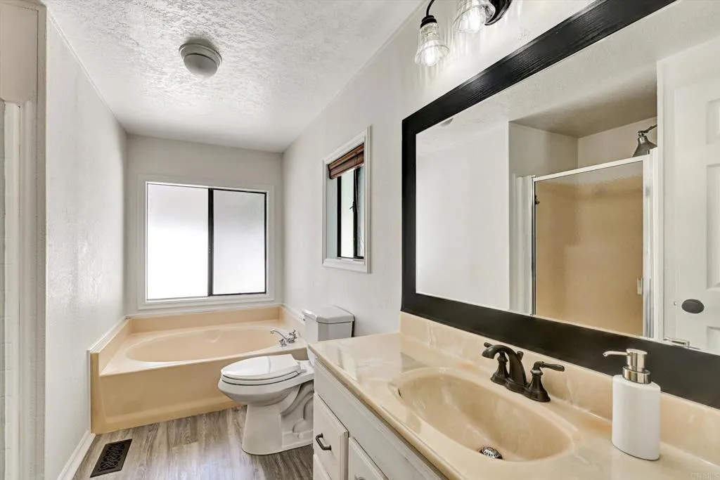 https://cdn.realtyfeed.com/cdn/127/306782627/73db6724d34b70360246db70f4d23e54.webp