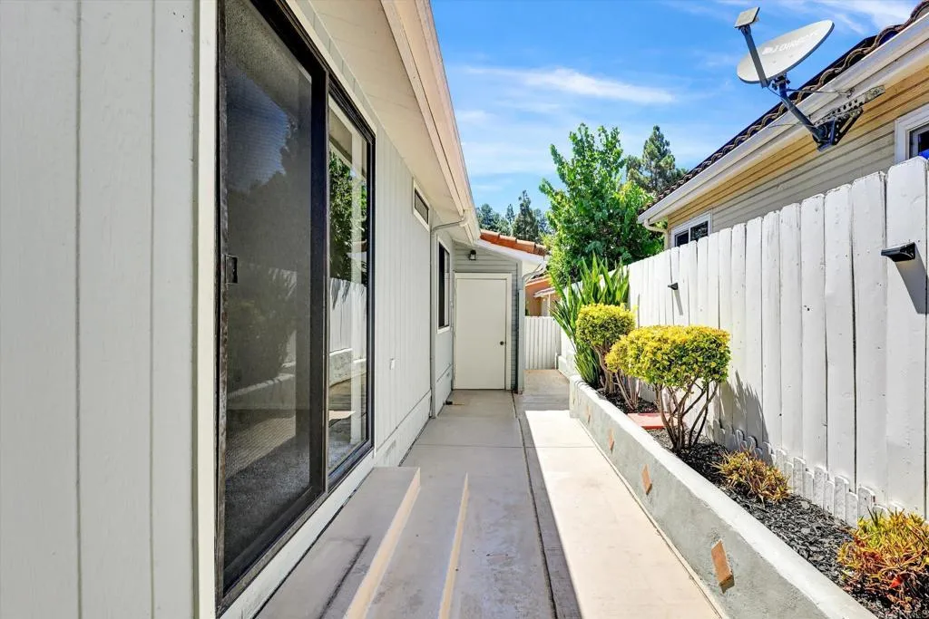 https://cdn.realtyfeed.com/cdn/127/306782627/ceee5d250f07ff700f7dd8c772768664.webp
