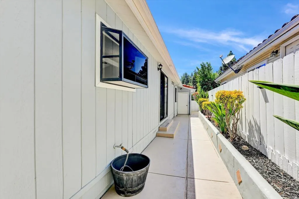 https://cdn.realtyfeed.com/cdn/127/306782627/e72e95a58bd44c6689b509013007e09e.webp