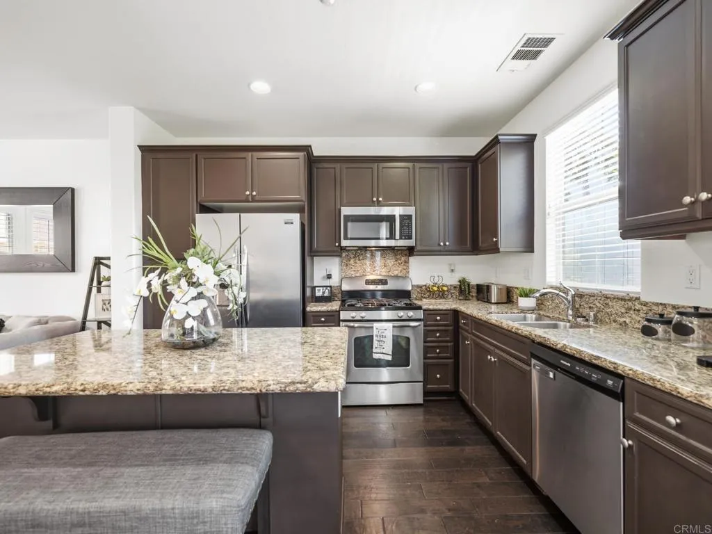 https://cdn.realtyfeed.com/cdn/127/306782632/2f0f2c12f45ede2b910464d325ec7b43.webp