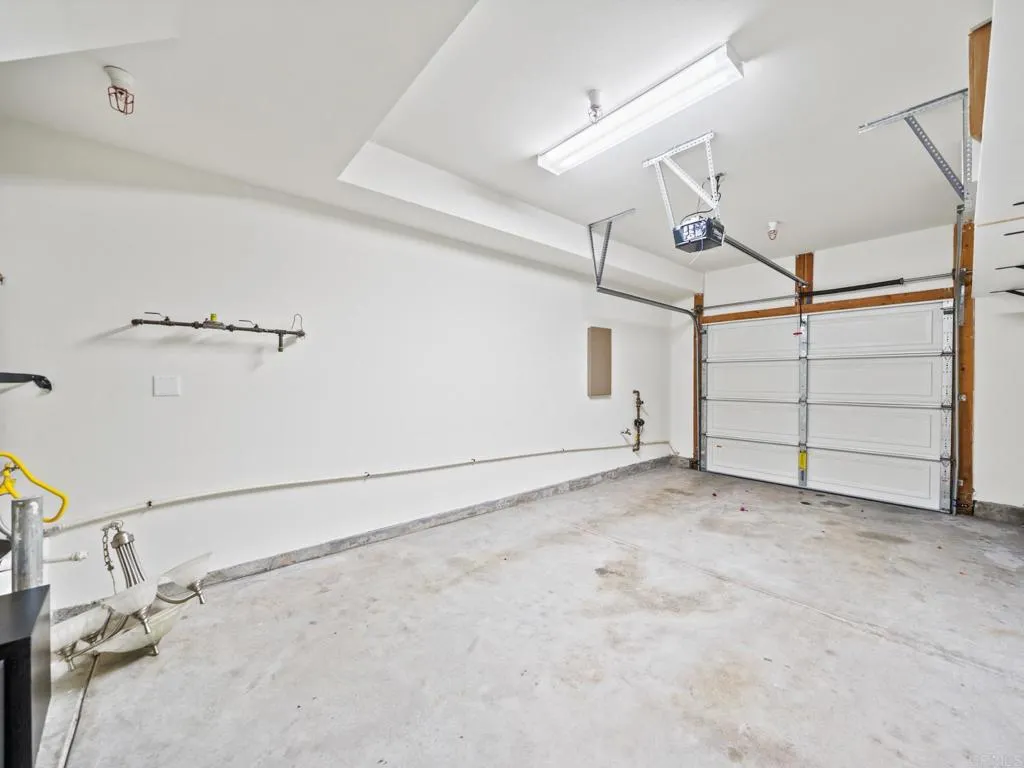 https://cdn.realtyfeed.com/cdn/127/306782632/8c4d77ad1b3b49a963ac53126f90a89c.webp