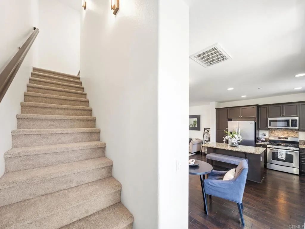 https://cdn.realtyfeed.com/cdn/127/306782632/d1377ff0763b5ab4f3fa0db78cdff7e4.webp