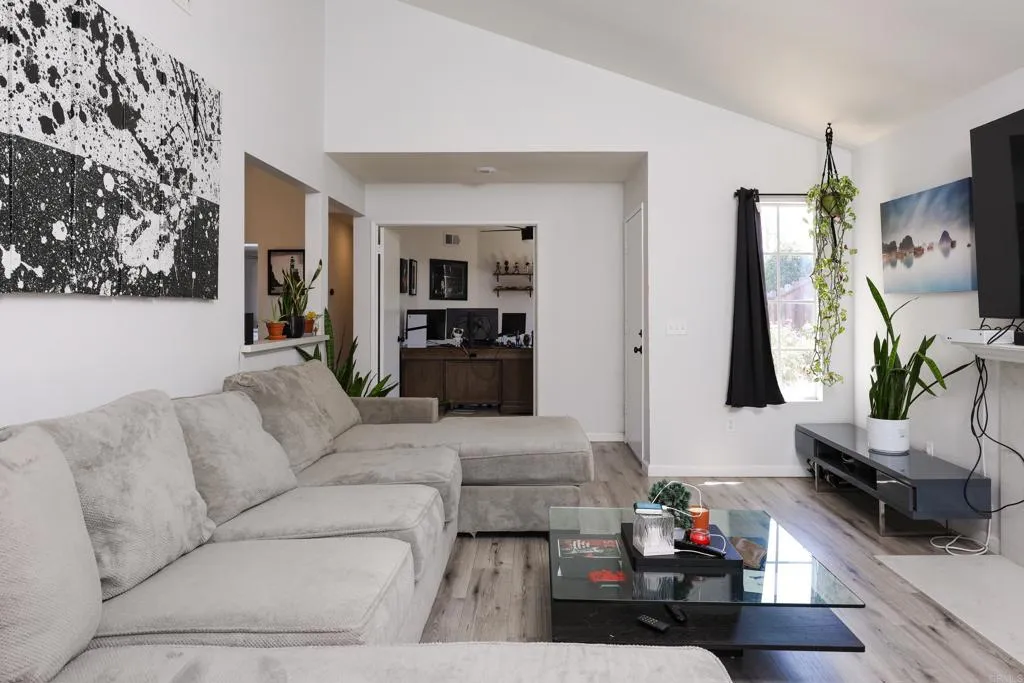 https://cdn.realtyfeed.com/cdn/127/306782659/97c75d14420661f81f06856914fa6a4b.webp
