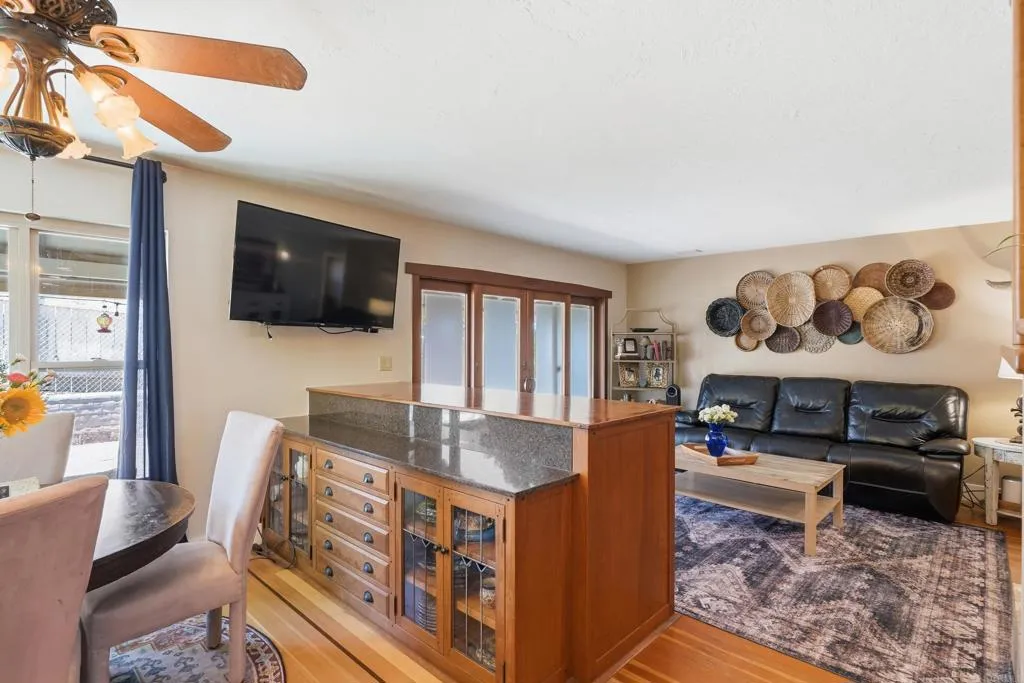 https://cdn.realtyfeed.com/cdn/127/306782766/5ce7eef941ae79b57714541a28f60190.webp