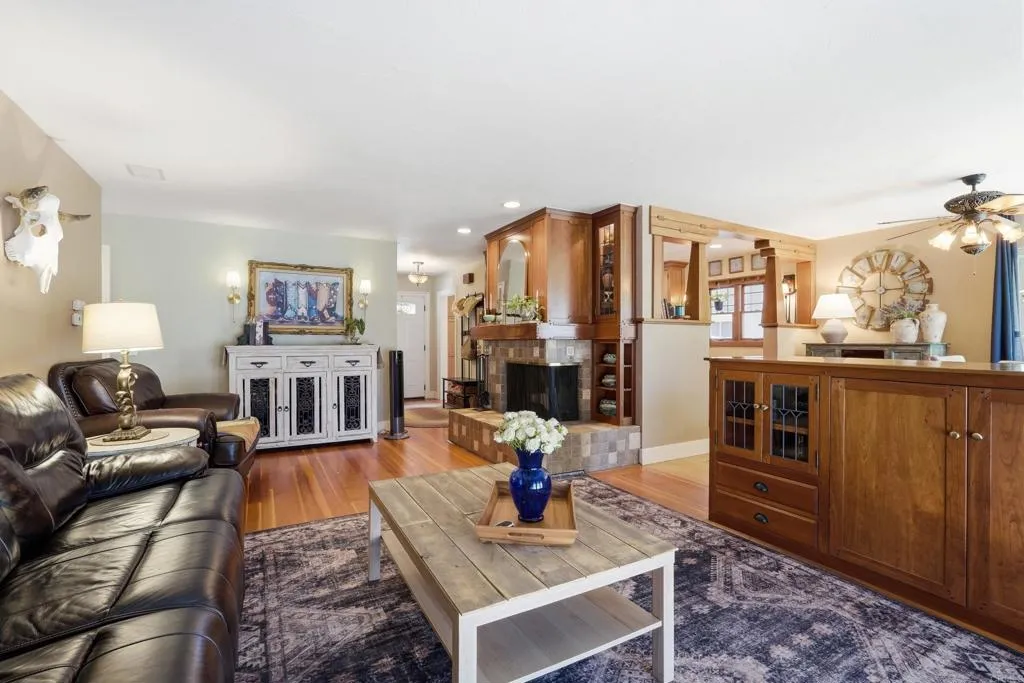 https://cdn.realtyfeed.com/cdn/127/306782766/8d39cf2a8d7d487027fdac15fe7b013f.webp