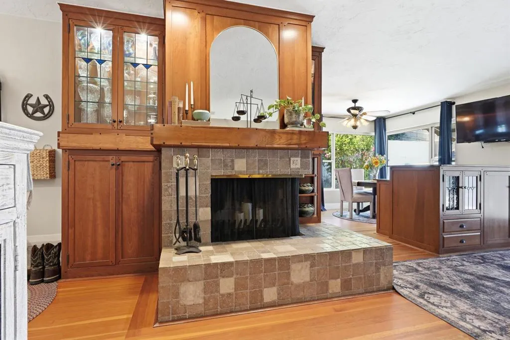https://cdn.realtyfeed.com/cdn/127/306782766/fdc10b11bb2409e3a4286a4f593cd270.webp