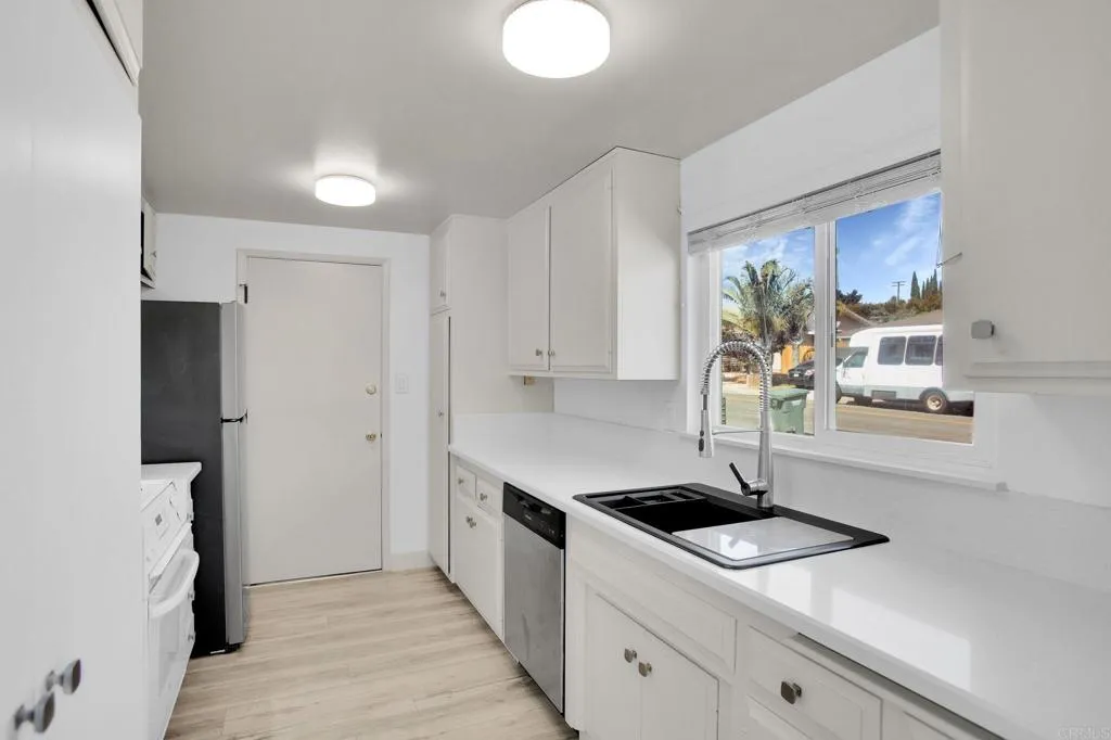 https://cdn.realtyfeed.com/cdn/127/306782787/e50305a4fd63e26162ab943bb773a331.webp