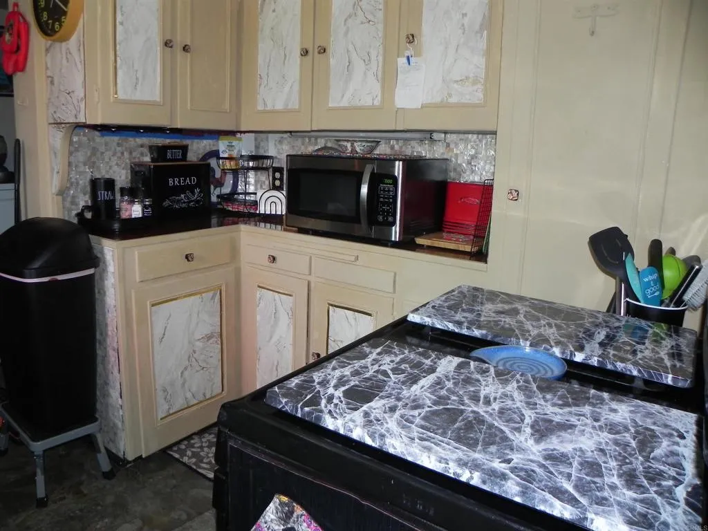 https://cdn.realtyfeed.com/cdn/127/306782879/25f35aba5a4e377783f94121db9466bb.webp