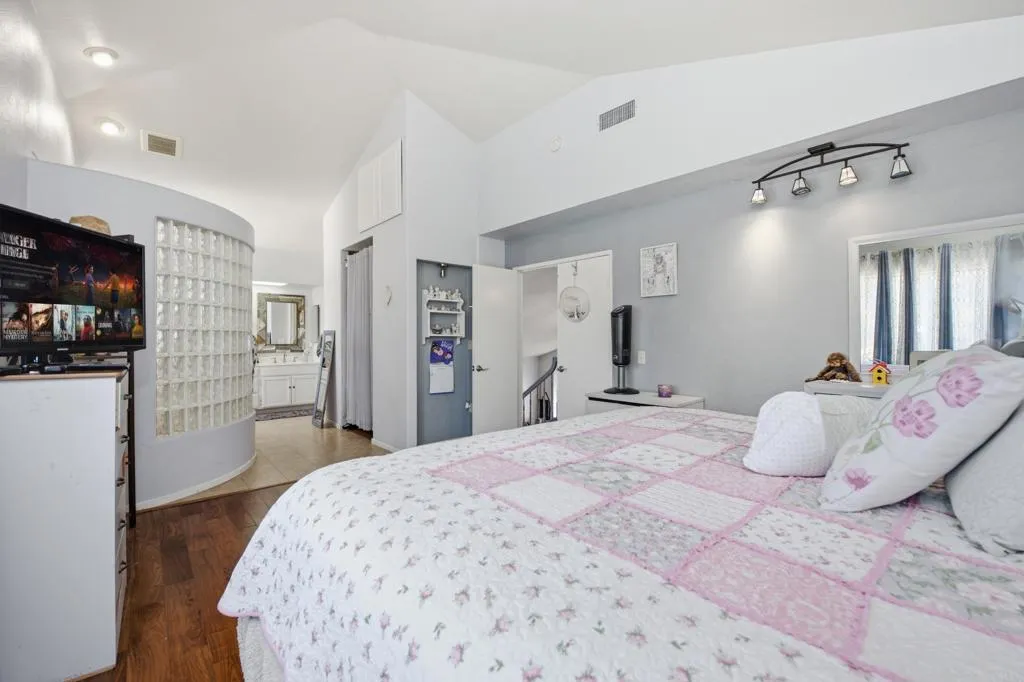 https://cdn.realtyfeed.com/cdn/127/306782900/50e92ecbefa8b6c10b66e7b015cb8958.webp
