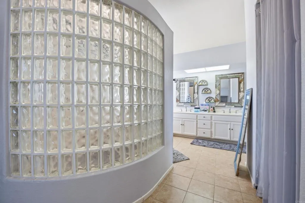 https://cdn.realtyfeed.com/cdn/127/306782900/55fe06538bf585c69a39d61eee8fae09.webp