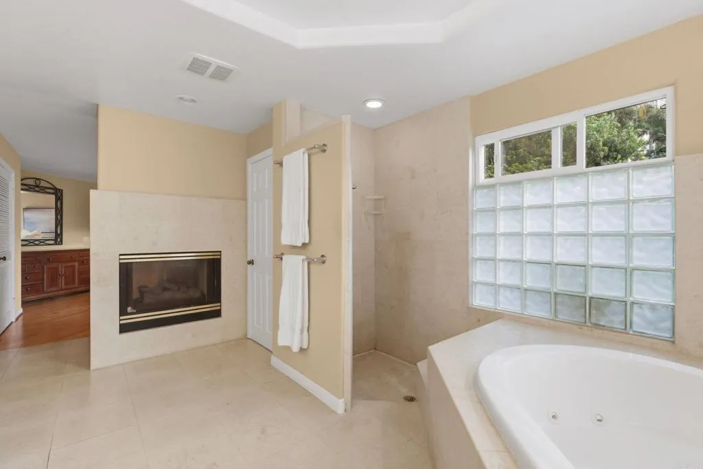 https://cdn.realtyfeed.com/cdn/127/306782946/55805e2f7436cbb9edf7a05b53a4c9cd.webp