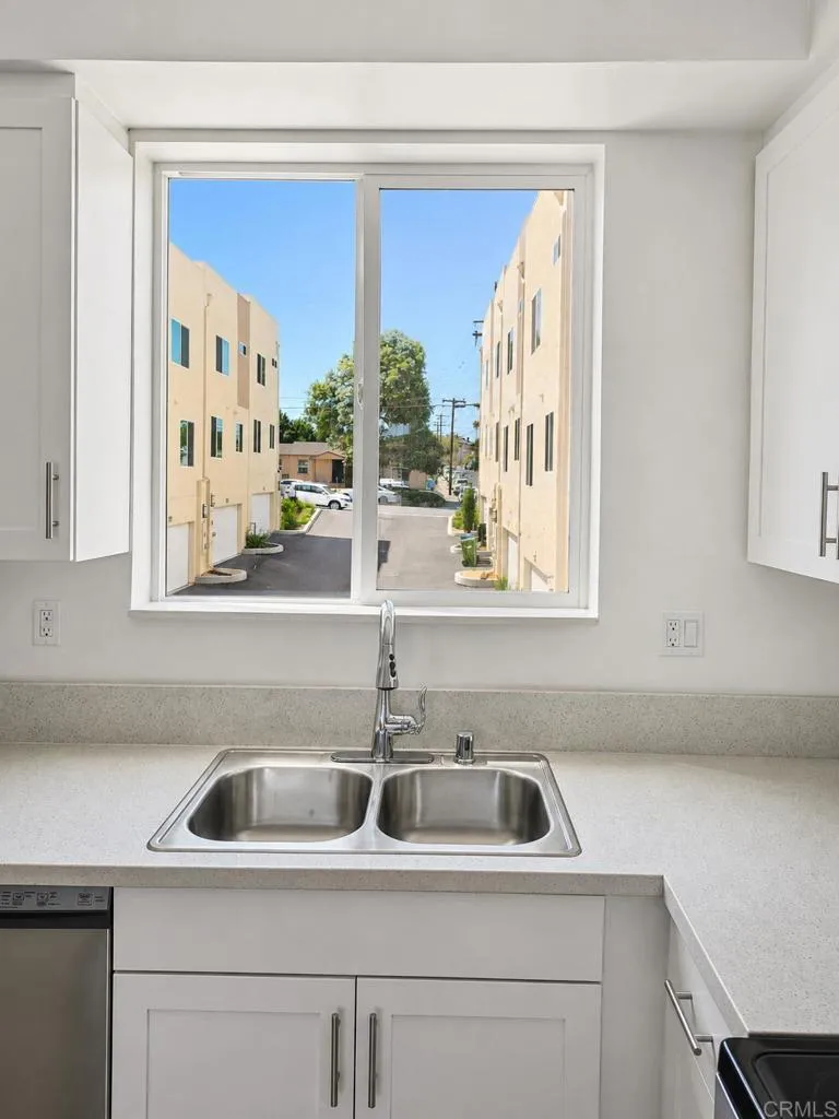 https://cdn.realtyfeed.com/cdn/127/306782991/c943c47da94652f4065d733a9de78b75.webp