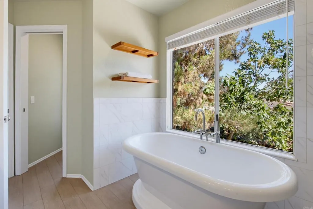 https://cdn.realtyfeed.com/cdn/127/306783050/346ab657b94195386146f572830e6ed6.webp