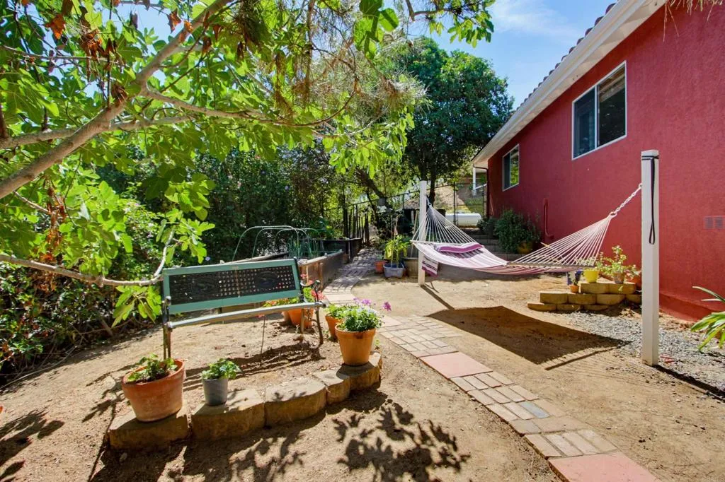 https://cdn.realtyfeed.com/cdn/127/306783050/55a401c46329f87d040ef8366b41cf96.webp