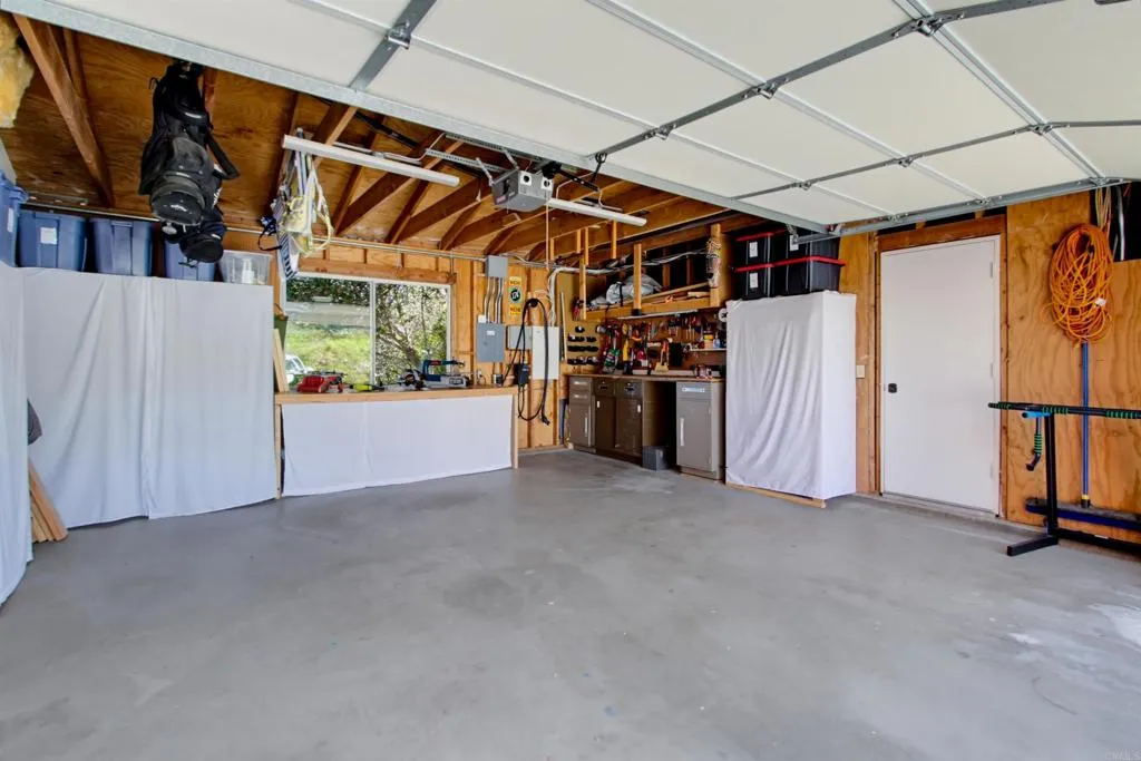https://cdn.realtyfeed.com/cdn/127/306783050/a4cfa15be97d214d0387257c94ff433a.webp