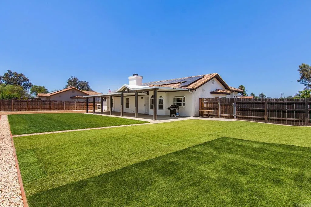 https://cdn.realtyfeed.com/cdn/127/306783069/20fdeef0151b4108cf46d99661bd22df.webp