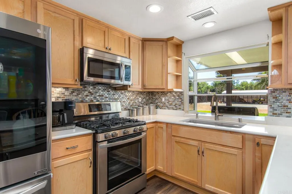 https://cdn.realtyfeed.com/cdn/127/306783069/b3eed39c69cf7e1800d2a47141a08fe8.webp