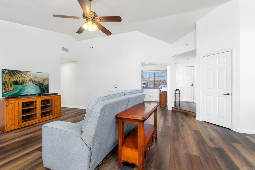 https://cdn.realtyfeed.com/cdn/127/306783069/c040d956edf5c229a4cee9dff5500064.webp
