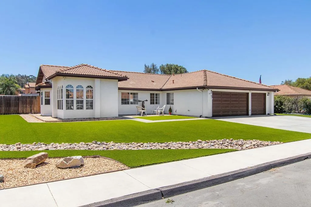 https://cdn.realtyfeed.com/cdn/127/306783069/e48b806cc746d03332eb14a56252bbcd.webp