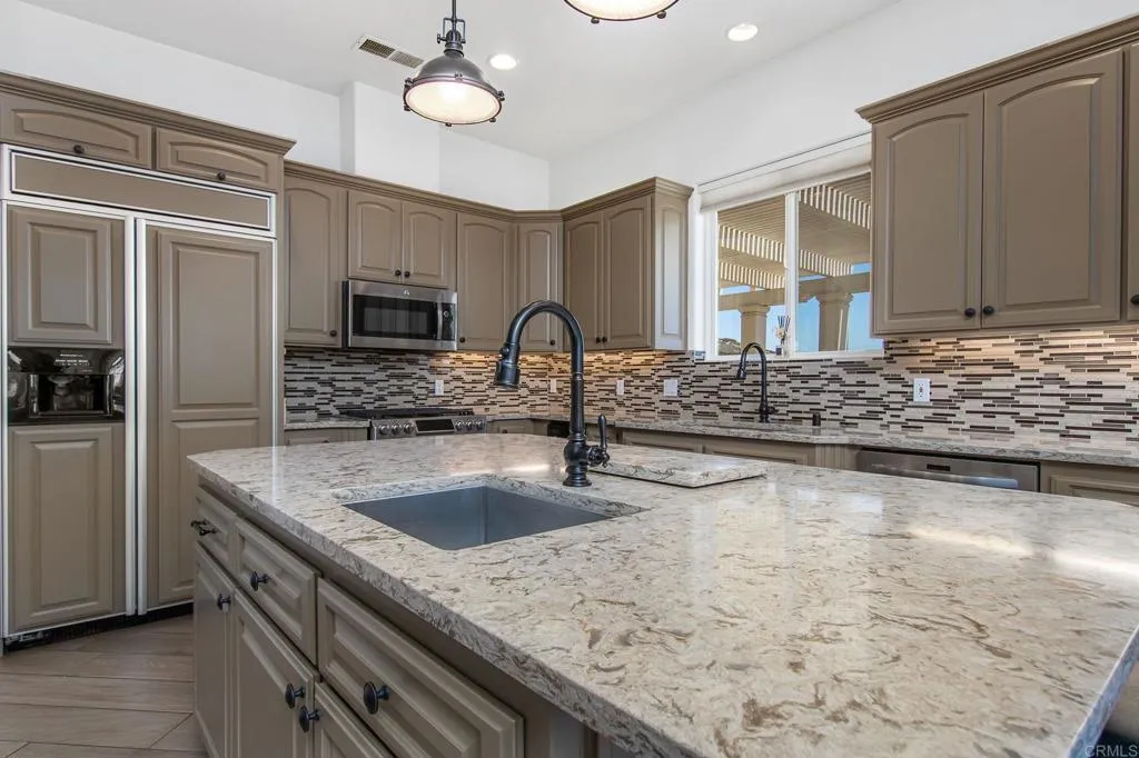 https://cdn.realtyfeed.com/cdn/127/306783086/0b83277d82903d7d9cbd625a0a5a65b8.webp