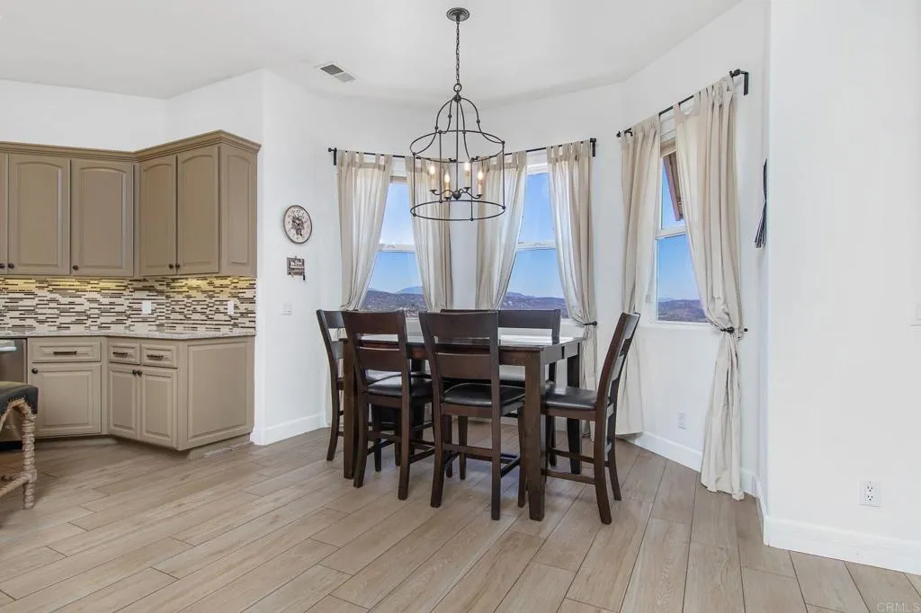 https://cdn.realtyfeed.com/cdn/127/306783086/301fc6bf4e1a0646ee8080e6a9f19461.webp
