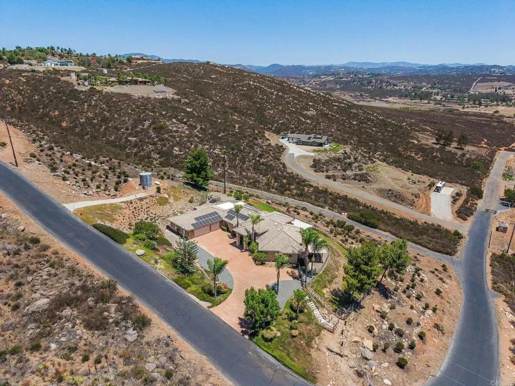 https://cdn.realtyfeed.com/cdn/127/306783086/5bd0cfa6d8cc9476c1f13c78726c7c8b.webp