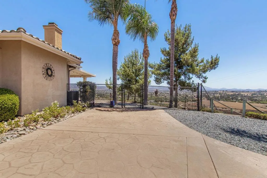 https://cdn.realtyfeed.com/cdn/127/306783086/8af4309ec2123a253bf6c7f6649dbd40.webp