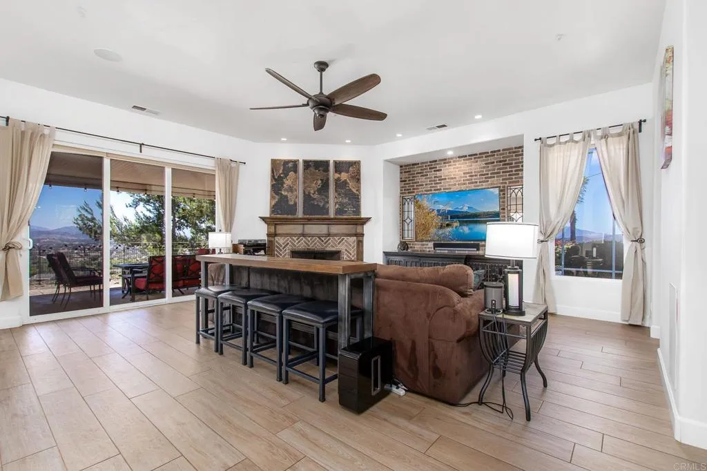 https://cdn.realtyfeed.com/cdn/127/306783086/93ed47fb4ababdd8edc250e88fa813dd.webp