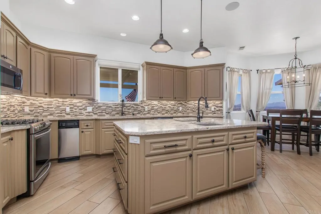 https://cdn.realtyfeed.com/cdn/127/306783086/a927913874880c4064b780892ecfb396.webp