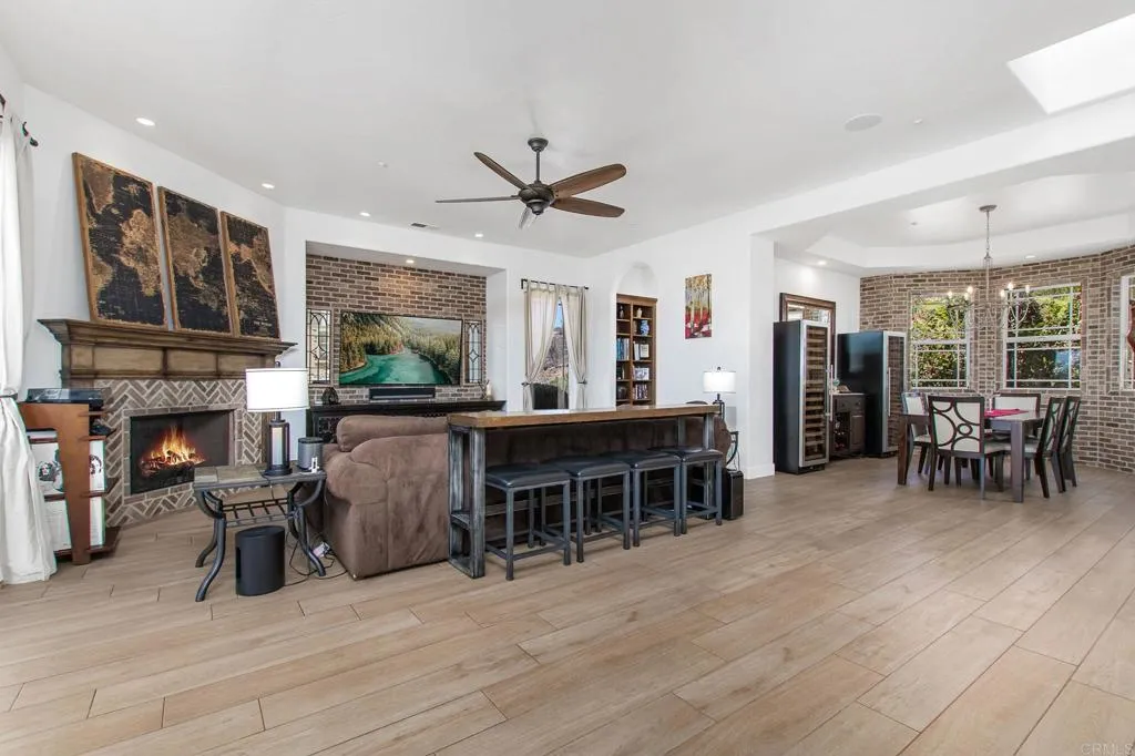 https://cdn.realtyfeed.com/cdn/127/306783086/c00f06cfde55a43302f93b8d120fd88a.webp