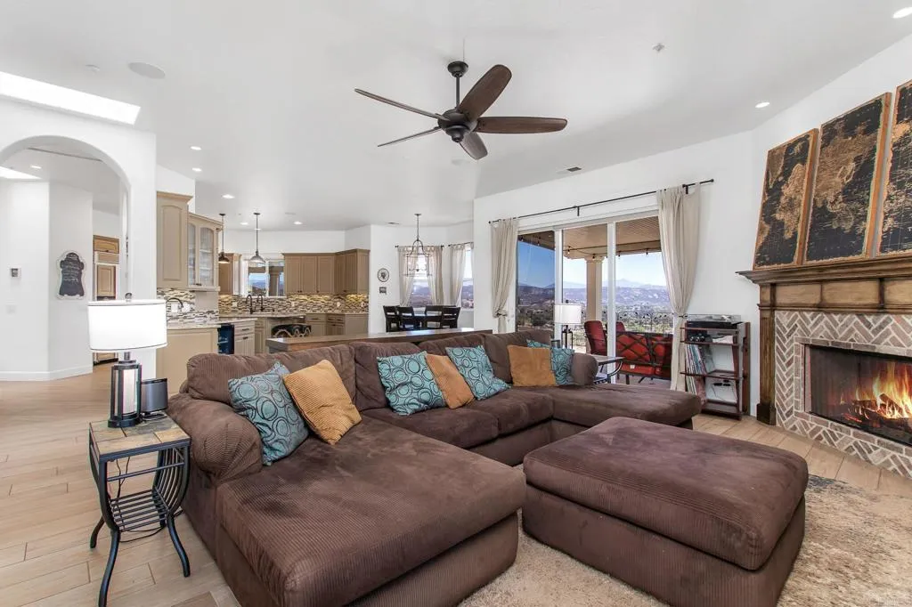 https://cdn.realtyfeed.com/cdn/127/306783086/c0d88abcb00cba4e935d74fcbfc4e946.webp