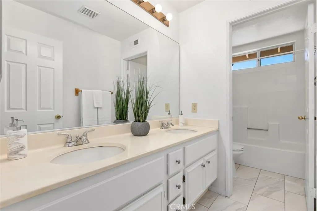 https://cdn.realtyfeed.com/cdn/127/306783115/598ffc0362b7a4ba9bf8be9287f0c097.webp