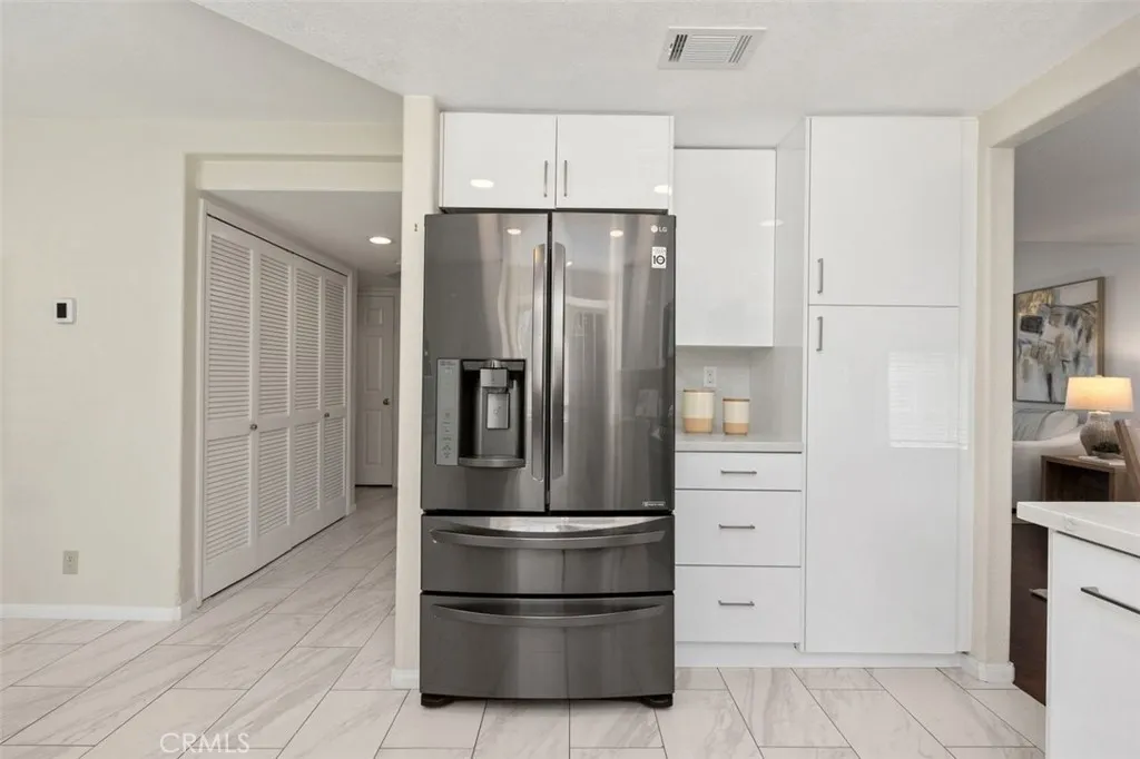 https://cdn.realtyfeed.com/cdn/127/306783115/eec7928e28b548543ee0ea94f52ebd54.webp