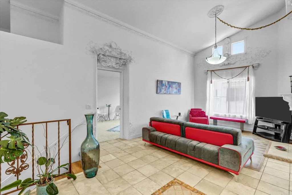https://cdn.realtyfeed.com/cdn/127/306783116/075ab75d25ade64ba1958109ac1216ae.webp