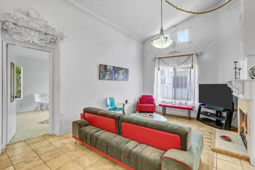 https://cdn.realtyfeed.com/cdn/127/306783116/56f04d2b6f207bcca61e9cdfa488c3f0.webp