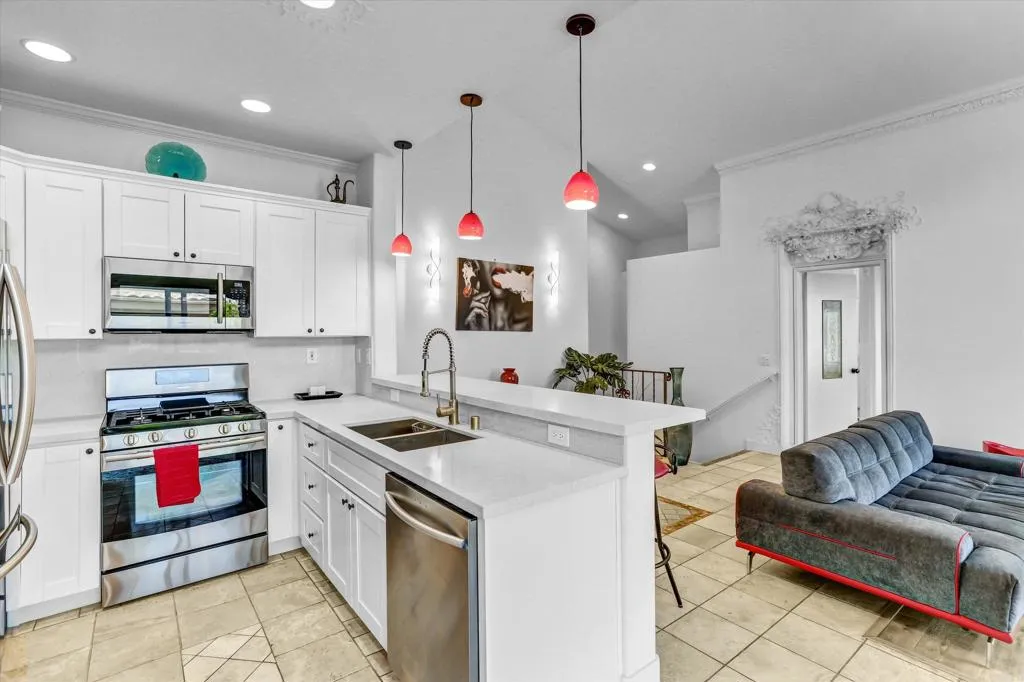 https://cdn.realtyfeed.com/cdn/127/306783116/80b2f91d5a1e852bad7aae01cb911867.webp