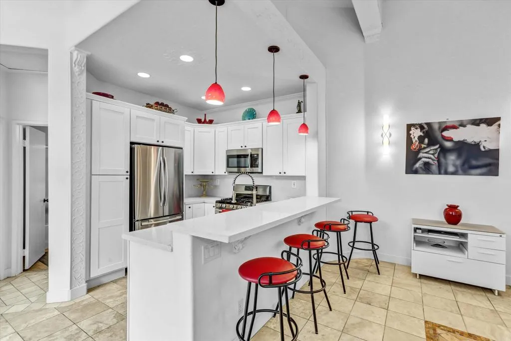 https://cdn.realtyfeed.com/cdn/127/306783116/b1c9bac5b2002d55bdfb36e5c0fb5772.webp