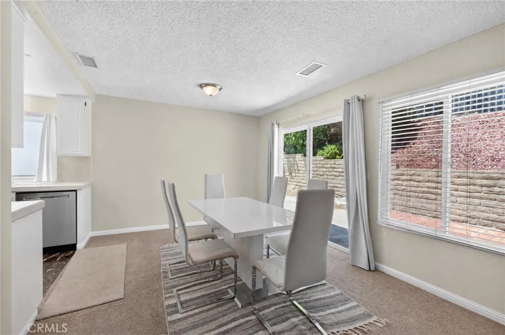 https://cdn.realtyfeed.com/cdn/127/306783287/82611f6fbb37310e36faa77776f6e23d.webp