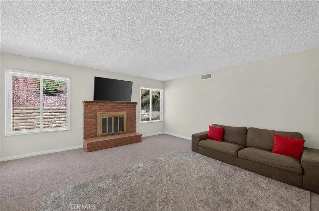 https://cdn.realtyfeed.com/cdn/127/306783287/90f7b478fdb19cf7bed19898212520c4.webp
