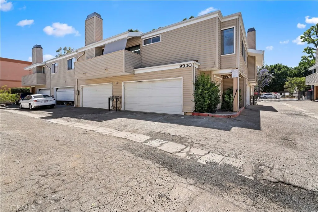Los Angeles, CA 91345
