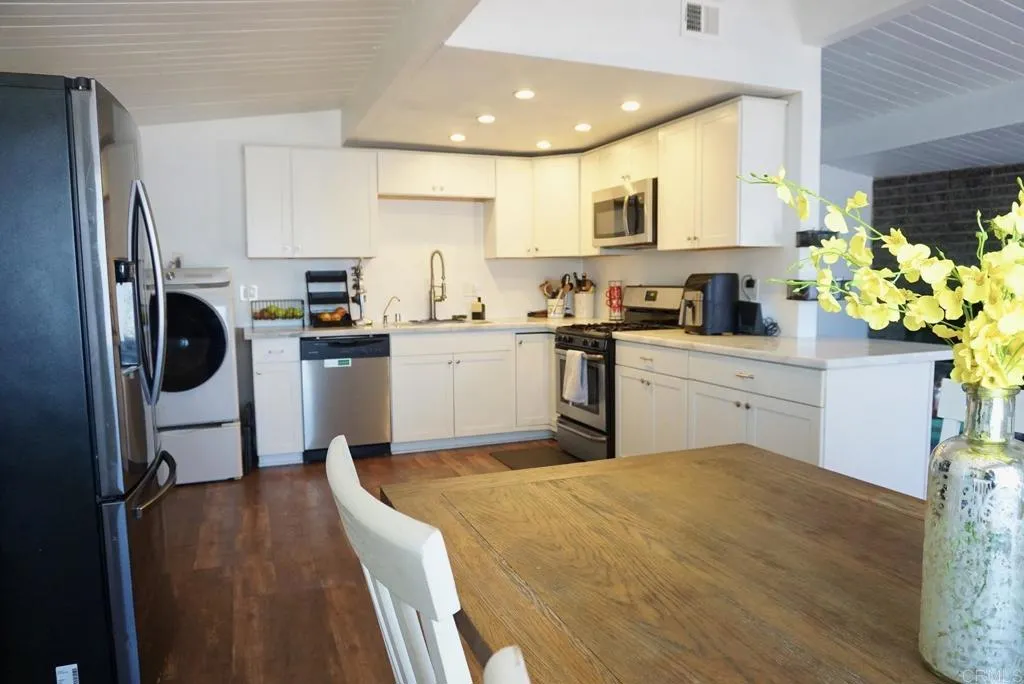https://cdn.realtyfeed.com/cdn/127/306783405/41964d479b7504dc56a613528f185441.webp