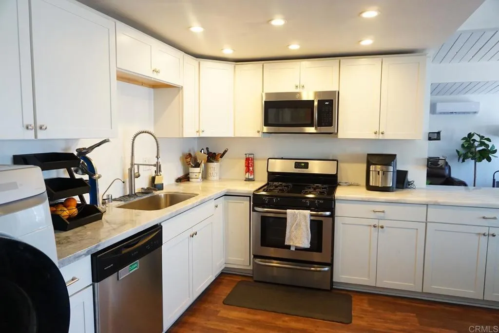 https://cdn.realtyfeed.com/cdn/127/306783405/97e34819e0e9e4c8b49affaf3c2728f7.webp