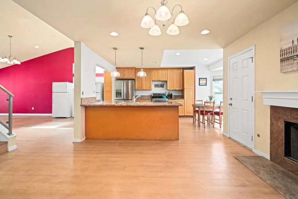 https://cdn.realtyfeed.com/cdn/127/306783440/819f940eedfd49429748b138dbb11561.webp
