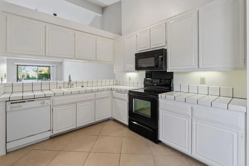 https://cdn.realtyfeed.com/cdn/127/306783466/ed12ee6f26d05ef3bd752888dd87f3e0.webp