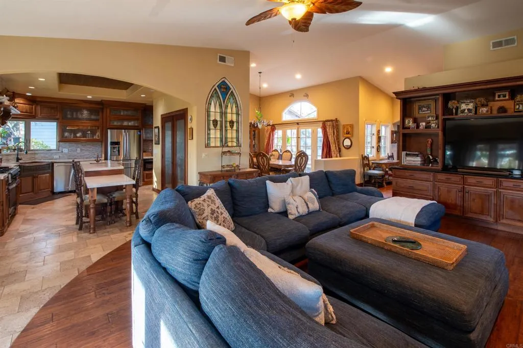 https://cdn.realtyfeed.com/cdn/127/306783496/179be9fc1dcb35ab57da9cfb38167a92.webp