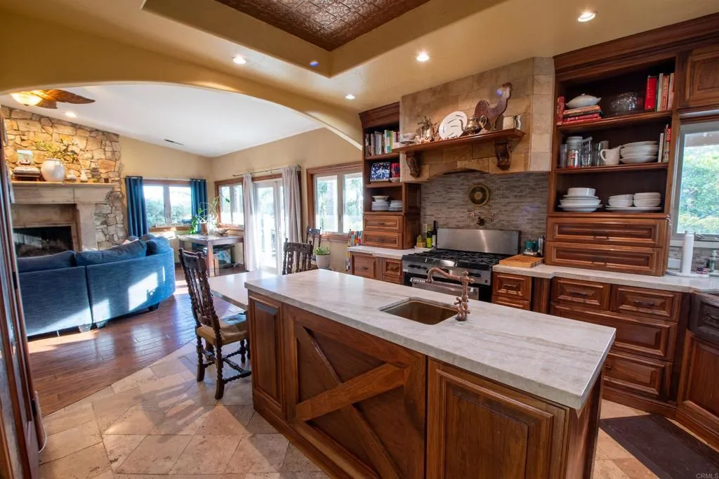 https://cdn.realtyfeed.com/cdn/127/306783496/66ebf0004ed585cbceebb4d190cb4b1a.webp